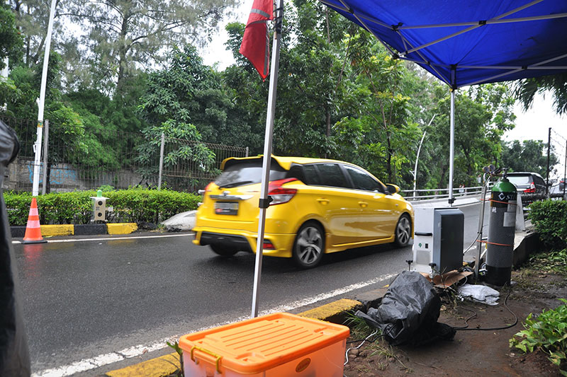 Remote Sensing Testing in Rawamangun Toll Entrance. (Photo credit: ICCT - Aditya Mahalana)